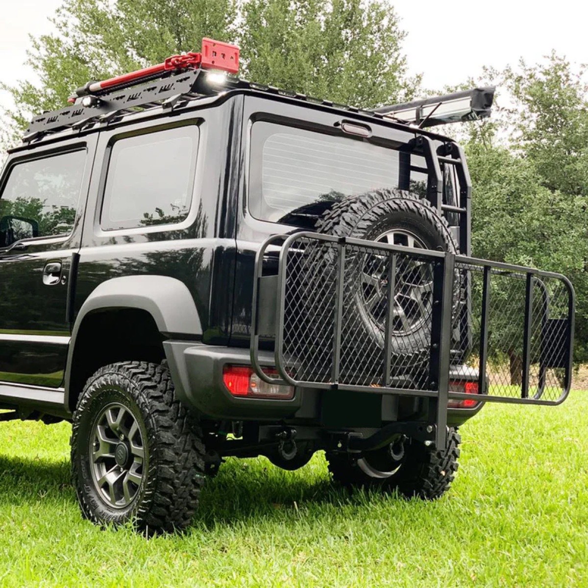 Suzuki Jimny con rack de carga trasero TERCKO para equipo de expedición